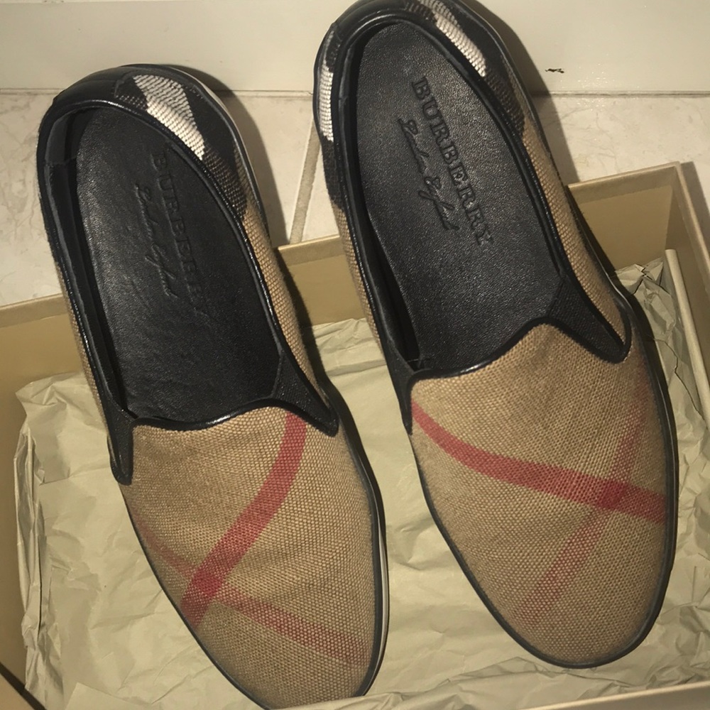 Burberry sneakers 100% authentic worn a few times